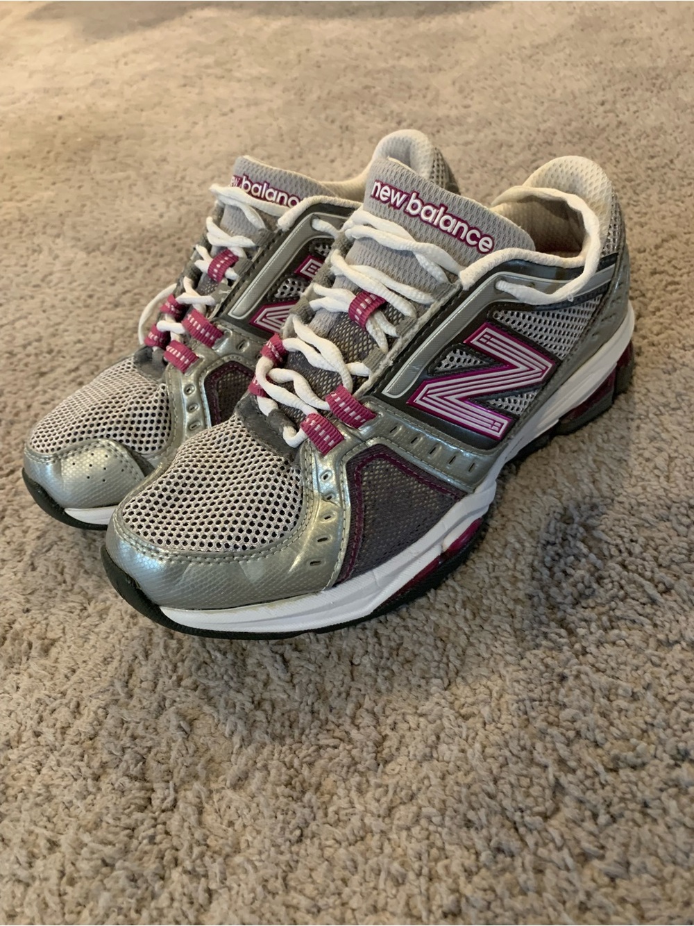 New Balance Women's Silver and Pink Athletic Running Shoes